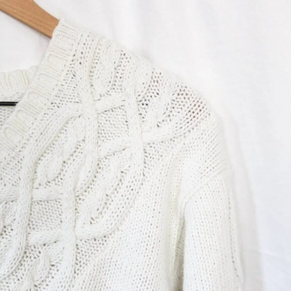 Vintage Women's White Long Sleeve V-neck Sweater with Cable Knit Accents Medium - Picture 3 of 8